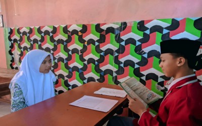 Tes tulis dan tes lisan para calon siswa siswi baru MA Manba'ul Ulum